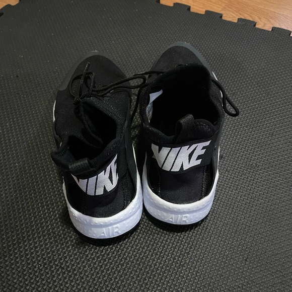 Nike shoes - Picture 3 of 4